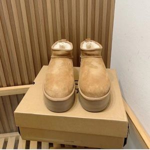 Ugg boots ultra mini platform size 8 new in the box chestnut